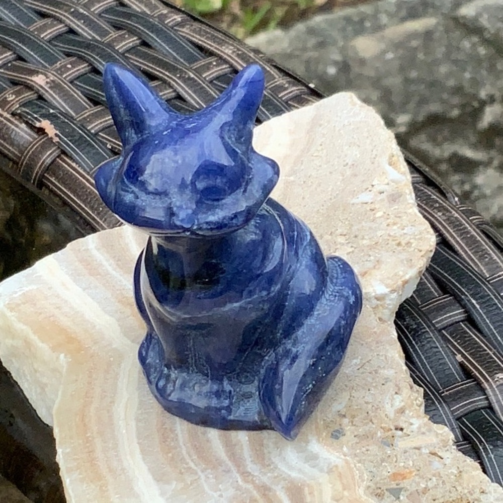 SODOLITE HAND CARVED FOX